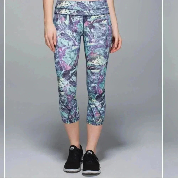 Lululemon run inspire crop 11, 21 1/2” - Picture 3 of 11